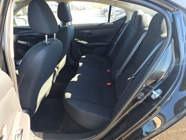Nissan Sentra Vehicle Full-screen Gallery Image 10