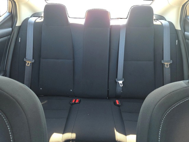Nissan Sentra Vehicle Full-screen Gallery Image 12