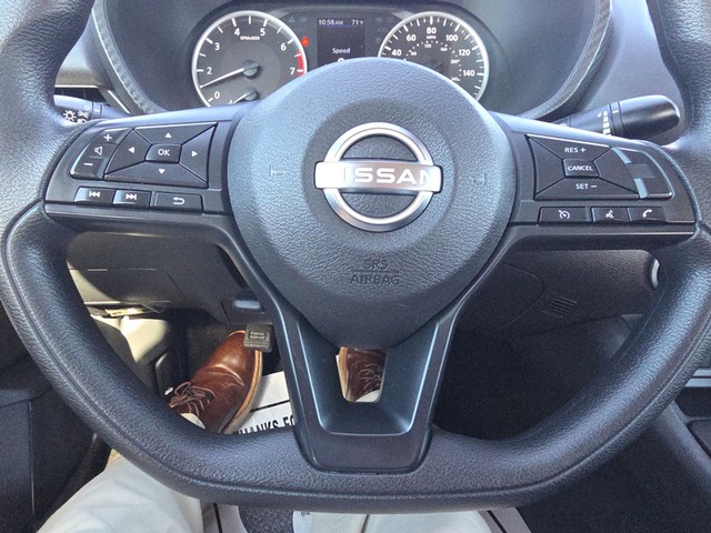 Nissan Sentra Vehicle Full-screen Gallery Image 13