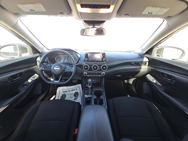 Nissan Sentra Vehicle Full-screen Gallery Image 14