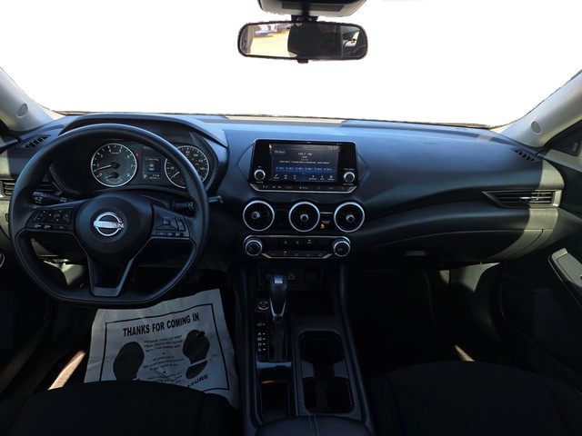 Nissan Sentra Vehicle Full-screen Gallery Image 15