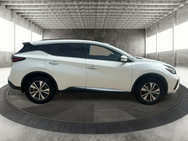 Nissan Murano Vehicle Full-screen Gallery Image 04