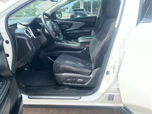 Nissan Murano Vehicle Full-screen Gallery Image 09