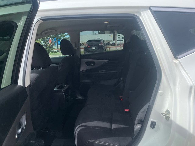 Nissan Murano Vehicle Full-screen Gallery Image 10