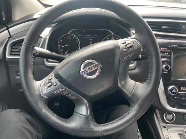 Nissan Murano Vehicle Full-screen Gallery Image 12