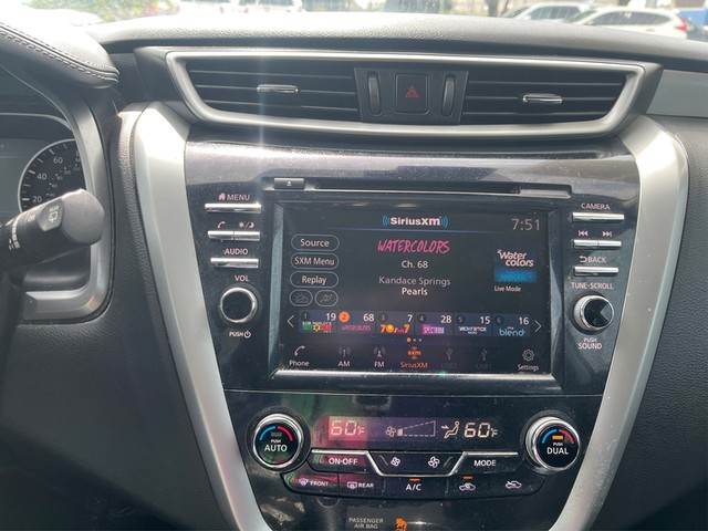 Nissan Murano Vehicle Full-screen Gallery Image 15