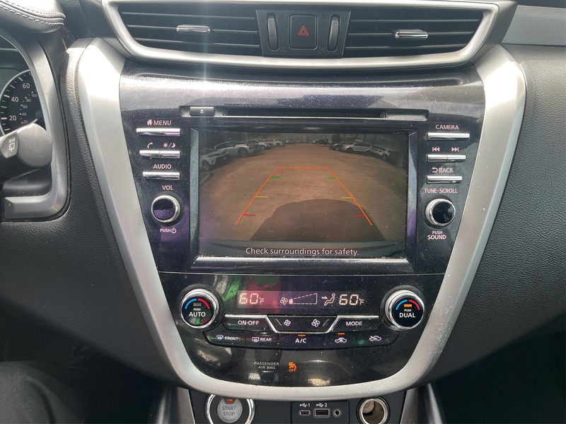 Nissan Murano Vehicle Full-screen Gallery Image 16