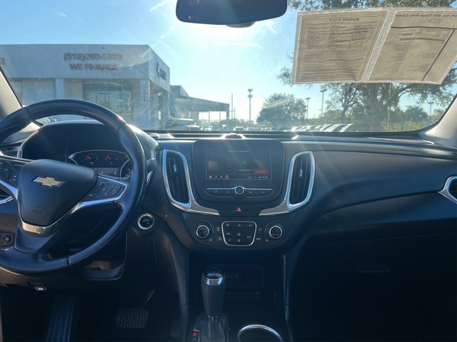 Chevrolet Equinox Vehicle Full-screen Gallery Image 12