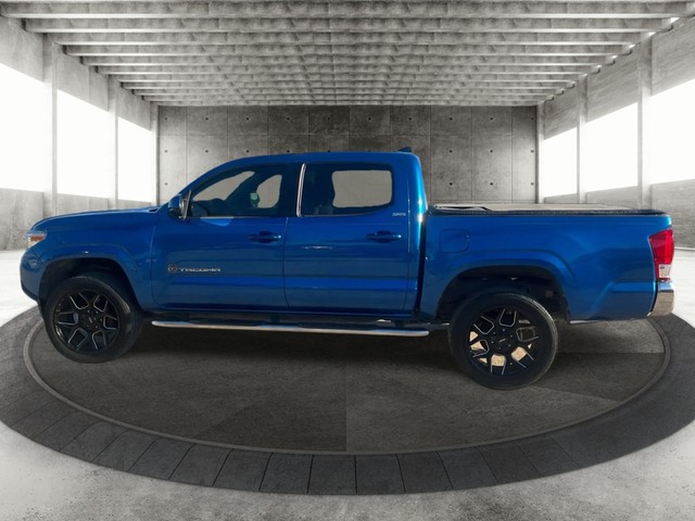 Toyota Tacoma Vehicle Full-screen Gallery Image 05