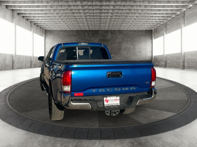 Toyota Tacoma Vehicle Full-screen Gallery Image 08