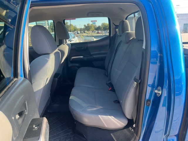 Toyota Tacoma Vehicle Full-screen Gallery Image 10