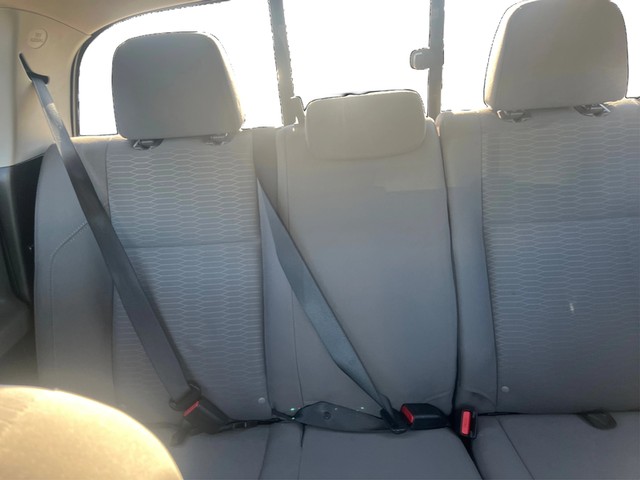 Toyota Tacoma Vehicle Full-screen Gallery Image 13