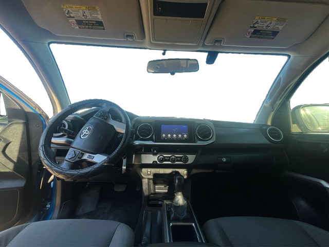 Toyota Tacoma Vehicle Full-screen Gallery Image 16