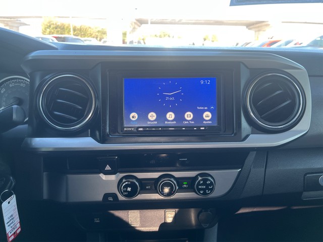 Toyota Tacoma Vehicle Full-screen Gallery Image 17