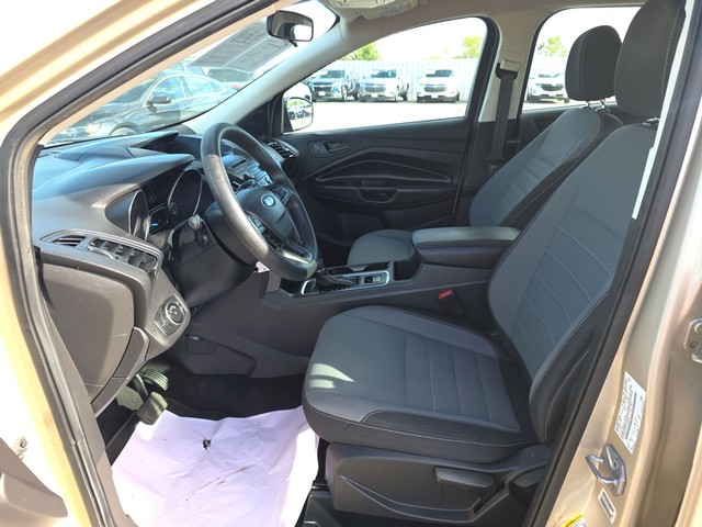 Ford Escape Vehicle Full-screen Gallery Image 09