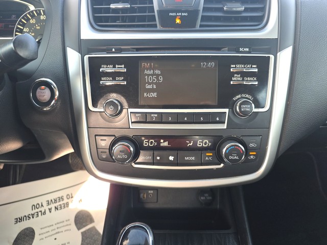 Nissan Altima Vehicle Full-screen Gallery Image 11