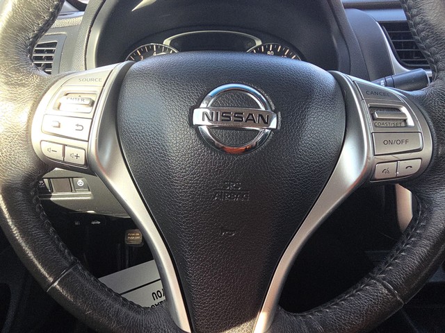 Nissan Altima Vehicle Full-screen Gallery Image 13