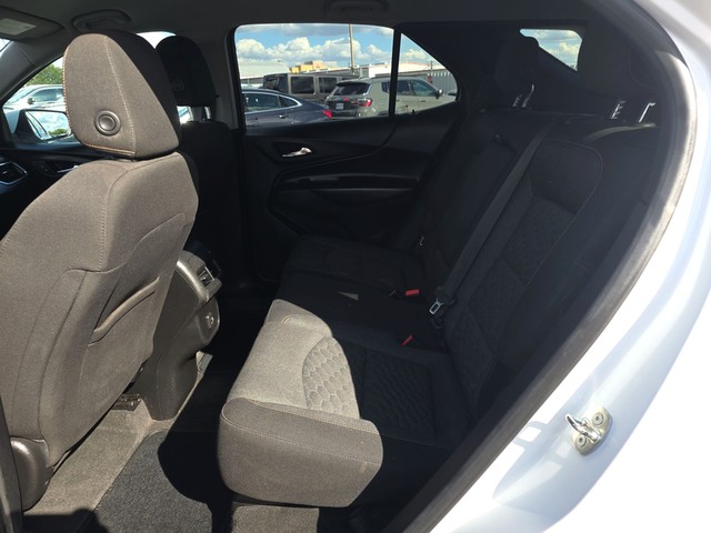 Chevrolet Equinox Vehicle Full-screen Gallery Image 10
