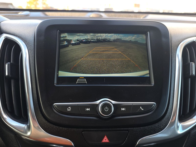 Chevrolet Equinox Vehicle Full-screen Gallery Image 17