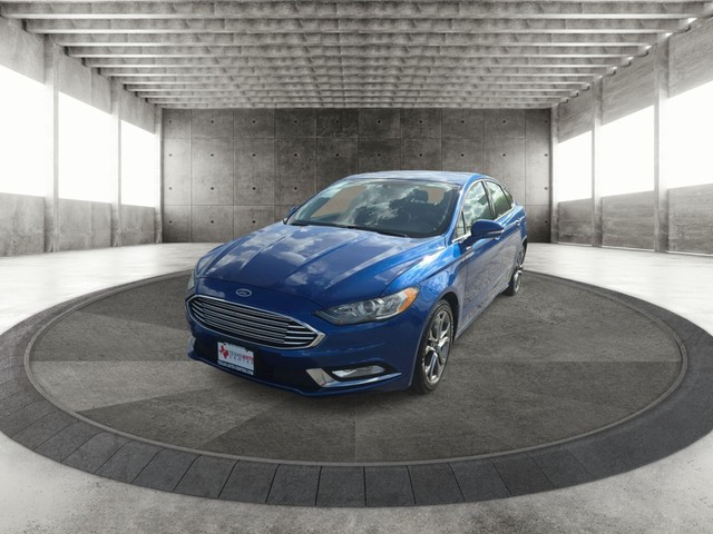 Ford Fusion Vehicle Full-screen Gallery Image 03