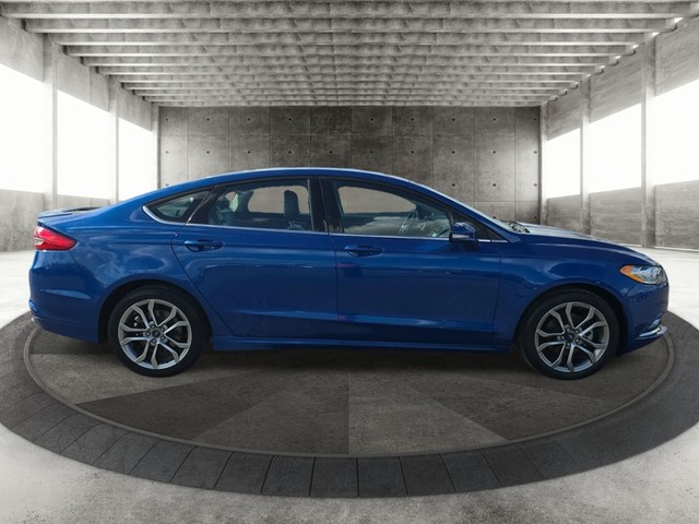 Ford Fusion Vehicle Full-screen Gallery Image 04