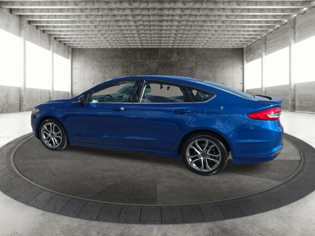 Ford Fusion Vehicle Full-screen Gallery Image 05