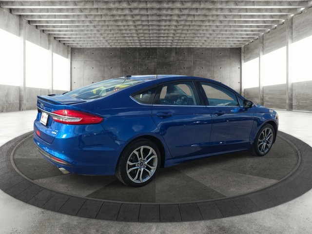 Ford Fusion Vehicle Full-screen Gallery Image 07