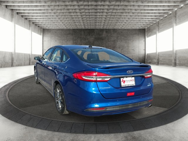 Ford Fusion Vehicle Full-screen Gallery Image 08