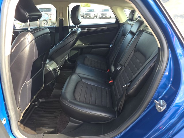 Ford Fusion Vehicle Full-screen Gallery Image 10