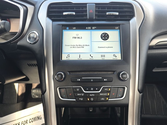 Ford Fusion Vehicle Full-screen Gallery Image 11