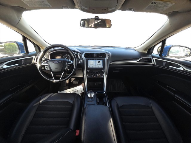 Ford Fusion Vehicle Full-screen Gallery Image 14