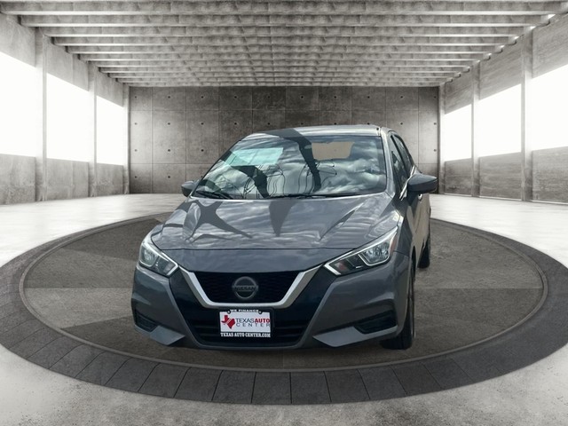 Nissan Versa Vehicle Full-screen Gallery Image 03
