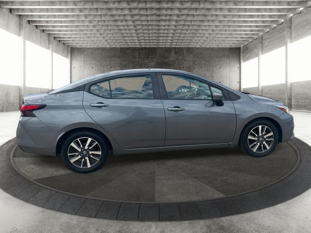 Nissan Versa Vehicle Full-screen Gallery Image 04