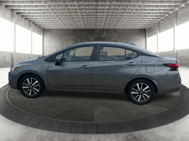 Nissan Versa Vehicle Full-screen Gallery Image 05