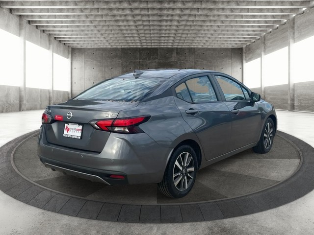 Nissan Versa Vehicle Full-screen Gallery Image 07