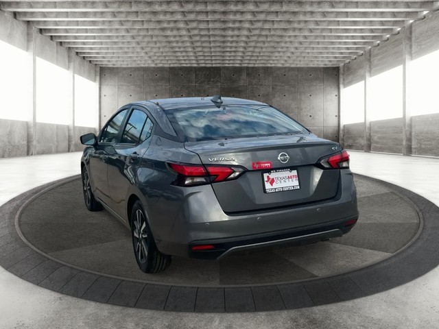 Nissan Versa Vehicle Full-screen Gallery Image 08