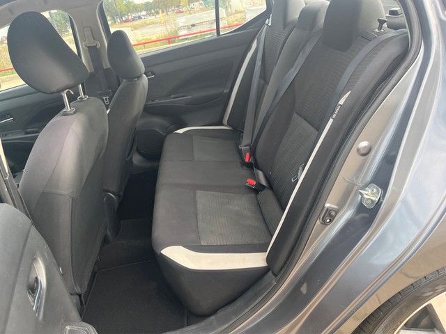 Nissan Versa Vehicle Full-screen Gallery Image 10