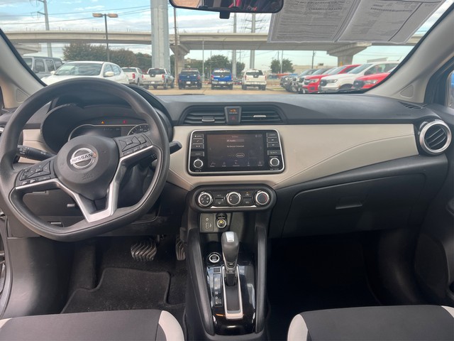 Nissan Versa Vehicle Full-screen Gallery Image 11