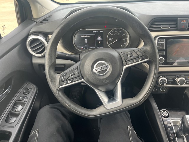 Nissan Versa Vehicle Full-screen Gallery Image 12