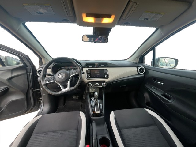 Nissan Versa Vehicle Full-screen Gallery Image 14