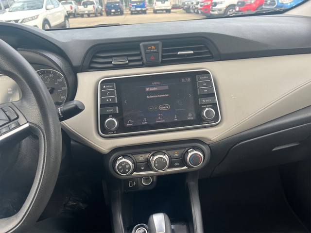 Nissan Versa Vehicle Full-screen Gallery Image 15