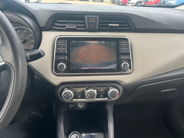 Nissan Versa Vehicle Full-screen Gallery Image 16