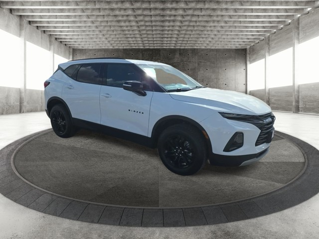 Chevrolet Blazer Vehicle Full-screen Gallery Image 03