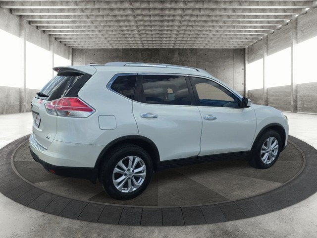 Nissan Rogue Vehicle Full-screen Gallery Image 07