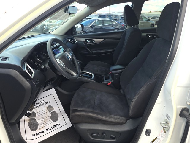 Nissan Rogue Vehicle Full-screen Gallery Image 09
