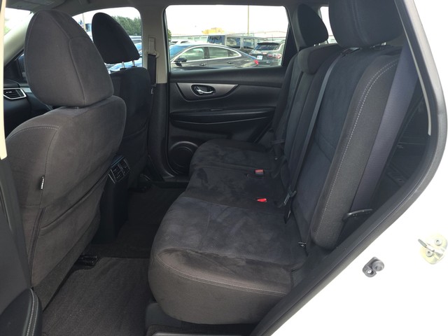 Nissan Rogue Vehicle Full-screen Gallery Image 10