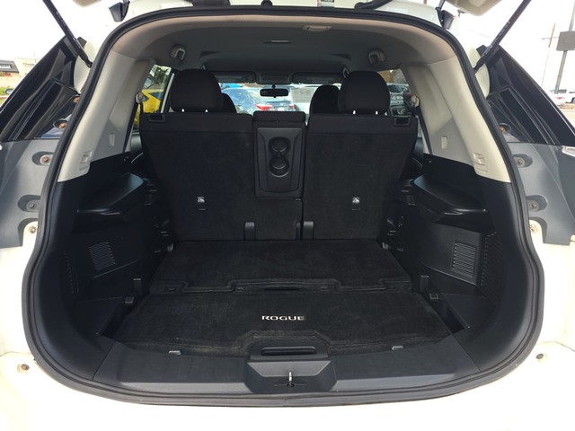 Nissan Rogue Vehicle Full-screen Gallery Image 11