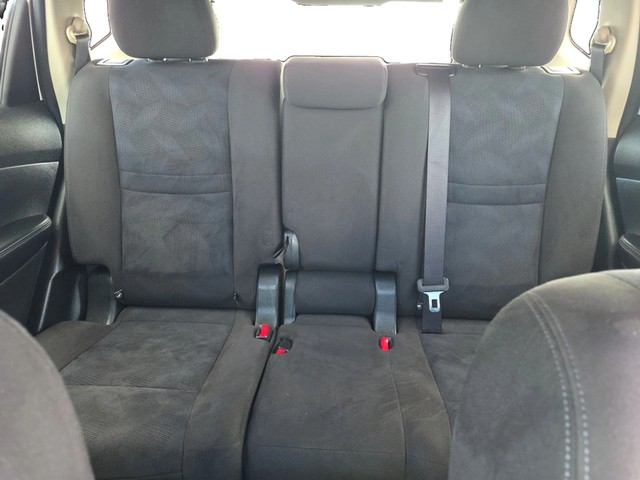 Nissan Rogue Vehicle Full-screen Gallery Image 13