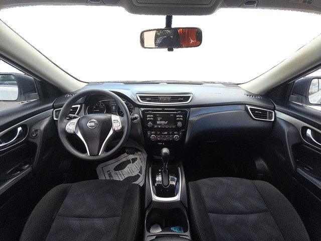 Nissan Rogue Vehicle Full-screen Gallery Image 15