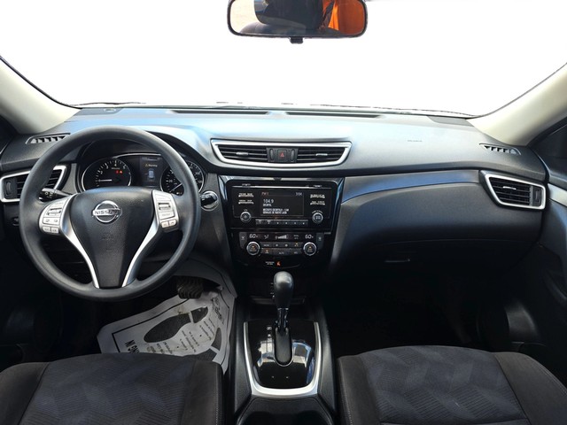 Nissan Rogue Vehicle Full-screen Gallery Image 16